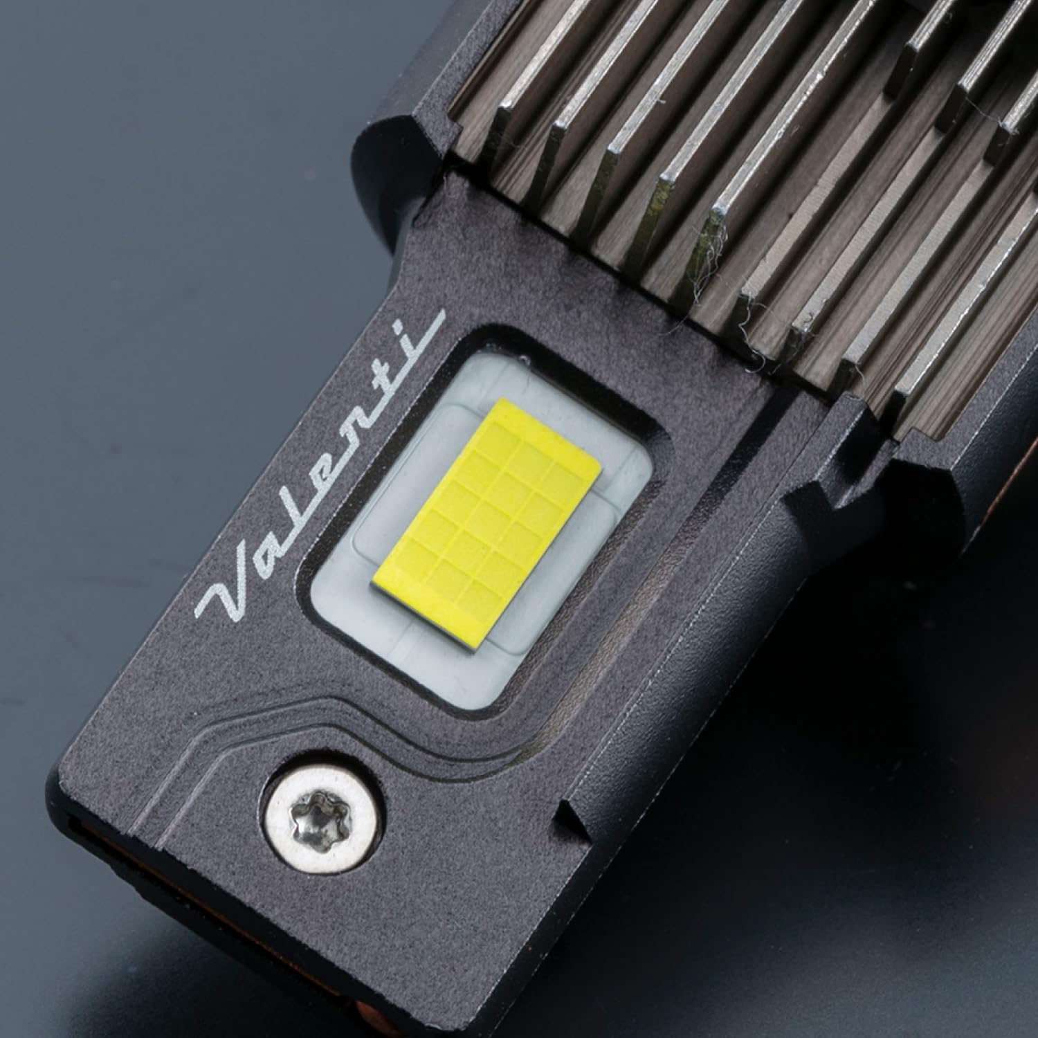 Amazon | Valenti ヴァレンティ LEDヘッドバルブ D2R 6000K 11000lm